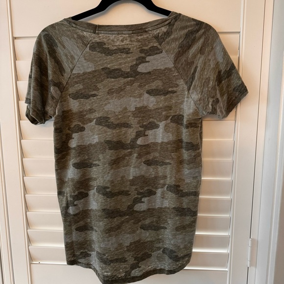 American Eagle Camo Tee XS - Picture 2 of 3
